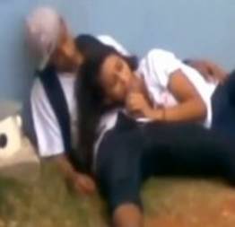 Novinha chupando pica atras do colégio vazo na net