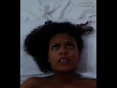 Neguinha gozando no pau do seu macho comedor