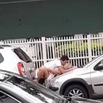 Em pleno ano novo na rua loira dando pra um cara