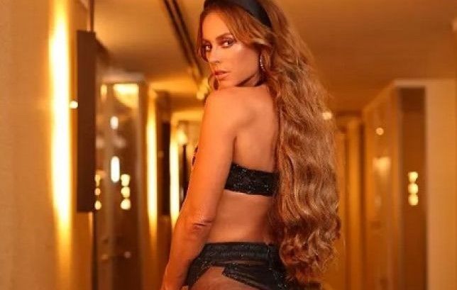 Lacrou! Paolla Oliveira usa meia-calça sexy e transparente para Desfile das Campeãs no Rio,veja fotos - Famosas nuas oficial