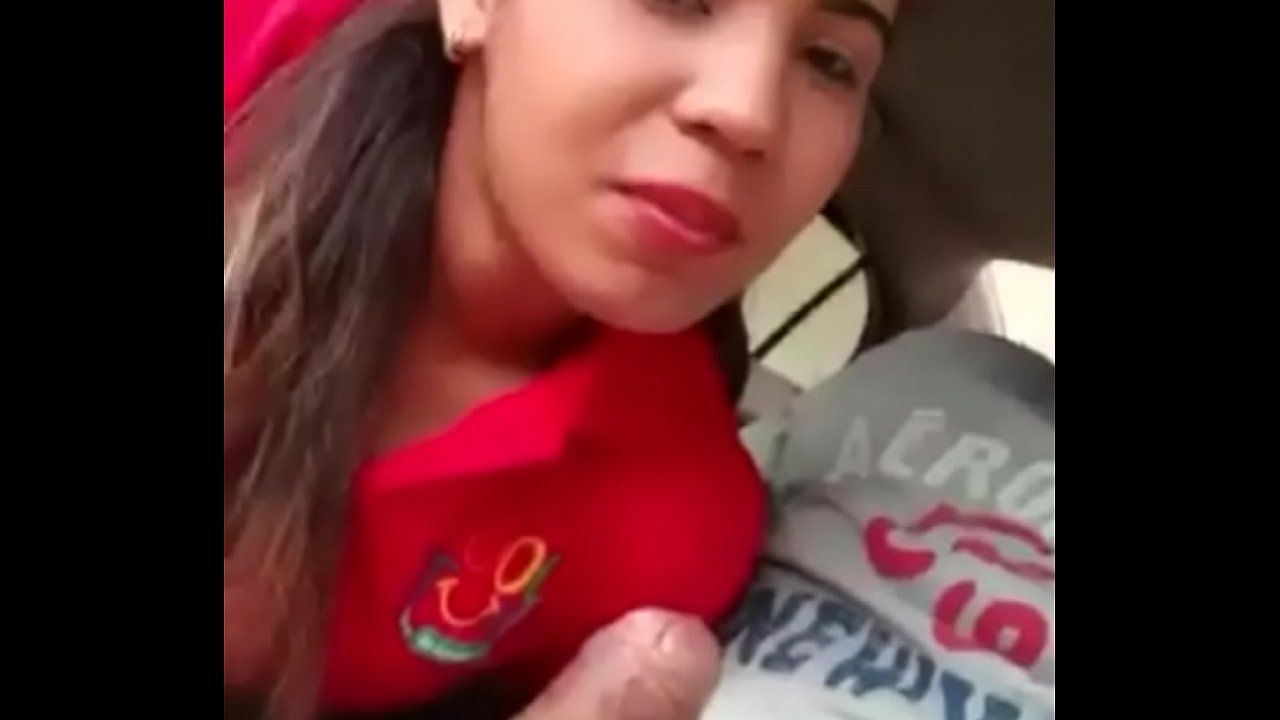 A namorada do meu melhor amigo me chupa no meu carro | Novinhas fudendo