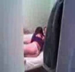 Câmera escondida flagra casal novinho
