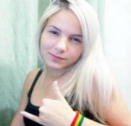 Karina boquinha de veludo pagando boquete