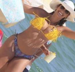 Ex-bbb fani pacheco mostrando o rabão na praia