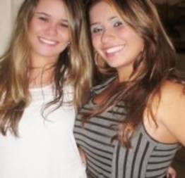 Dividindo pica do namorado com amiga