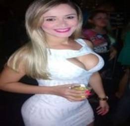 Evelyn Santana dando pra dois vazo no WhatsApp