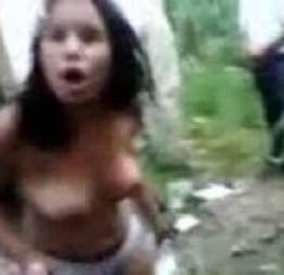 Irmao pegou a irma fodendo no quintal do vizinho