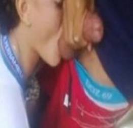 Novinha dando aula de boquete depois da aula
