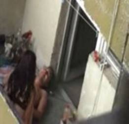 Casal fazendo sexo na sacada do apto