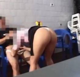 Fechou o bar para o cliente comer a puta