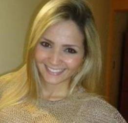 Loira rabuda delícia cavalgando gostoso na rola do amante no motel