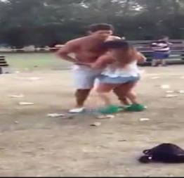 Vem bebada de festa e quer trepar ali na rua mesmo