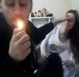 Um baseado e uma foda gostosa com namorada safadinha