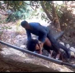 Encontrou uma estranha no parque e comeu com força