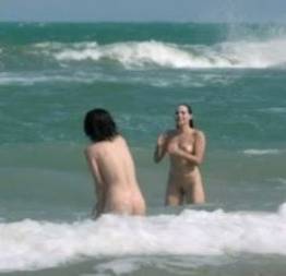 Letícia colin e marjorie estiano peladas na série entre irmãs