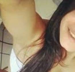 Thaís novinha safadinha mandou nudes pro ficante e caiu no grupo whatsap