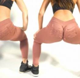 Tainá costa deliciosa rebolando com a calça toda enfiada