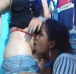 Vai amiga chupa rápido, que tem gente chegando