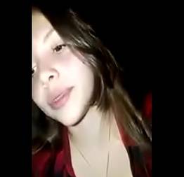 É pra isso que servem as amigas. Ouvir as amigas tranzando no fundo