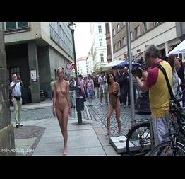 Pelada causando pelas ruas dos EUA