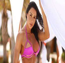Gracyanne barbosa de calcinha transparente fazendo massagem
