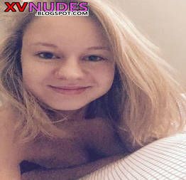 Safadinha com tesão mandou nudes para namorado e caiu na net - XV NUDES