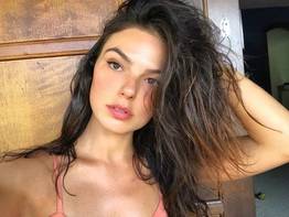 Fotos de Isis Valverde nua