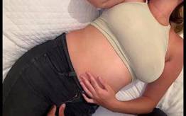 Mãe libera bunda pro filho após ele pedir muito