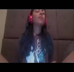 Garotinha se masturba no skype