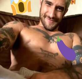 Tyler Posey não se cansa de surpreender lobinho mostra pau duro e cabecinha em live que todo mundo está comentando!