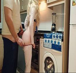 Sexo escondido, deu pro tio na cozinha