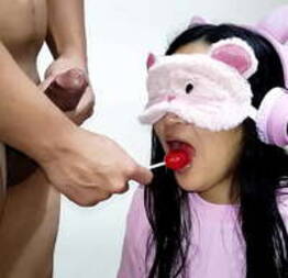 Mi Sobrina es Adicta a las Chupetas y yo la Engaño para Meterle Mi Polla en su Boca - El Dia Que Me Aproveche de la Debilidad de Mi Sobrina - Condor Online