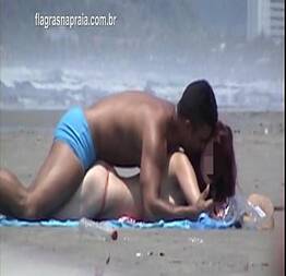 Casal sem vergonha tenta fazer sexo na praia sem chamar a atenção | amador sexo |amador
