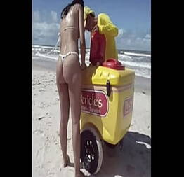 Fiestacasaldf esposa de micro bikini comprando picolé | sexo da rua |sexo na rua